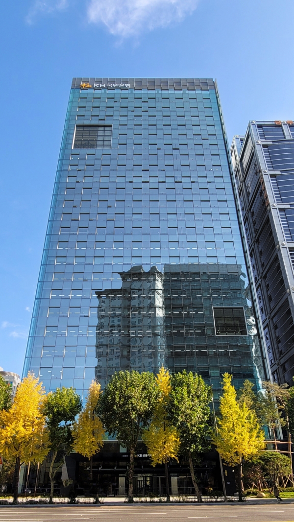 서울 영등포구 여의도 국민은행 신관 전경